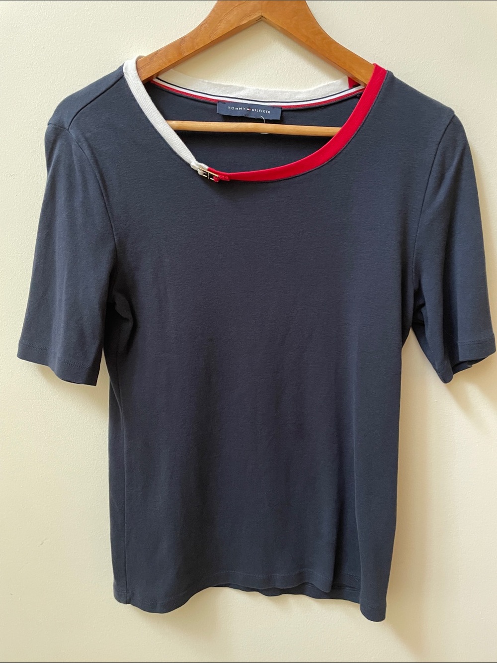 Tommy Hilfiger Short-Sleeve Cotton Tee with Red & White Trim gold H clasp